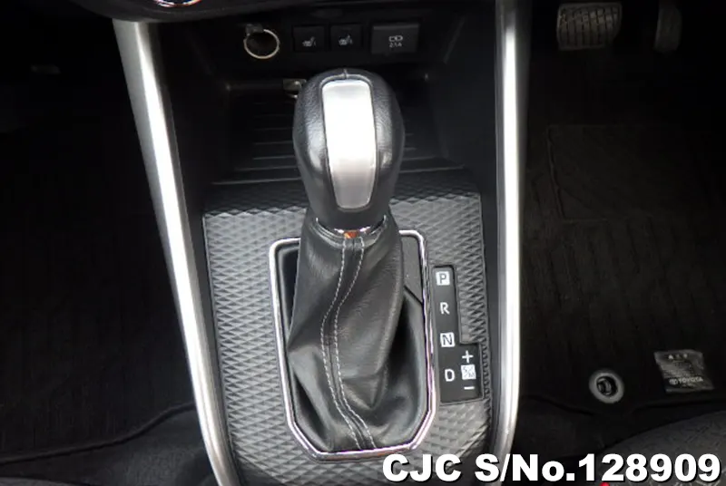 Toyota Raize in Pearl for Sale Image 14