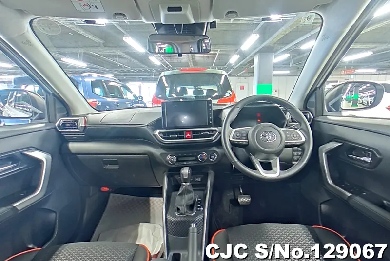 Toyota Raize in White for Sale Image 4