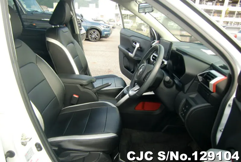 Toyota Raize in White for Sale Image 10