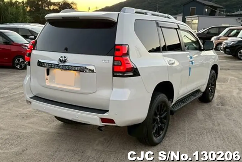 Toyota Land Cruiser Prado in White for Sale Image 2