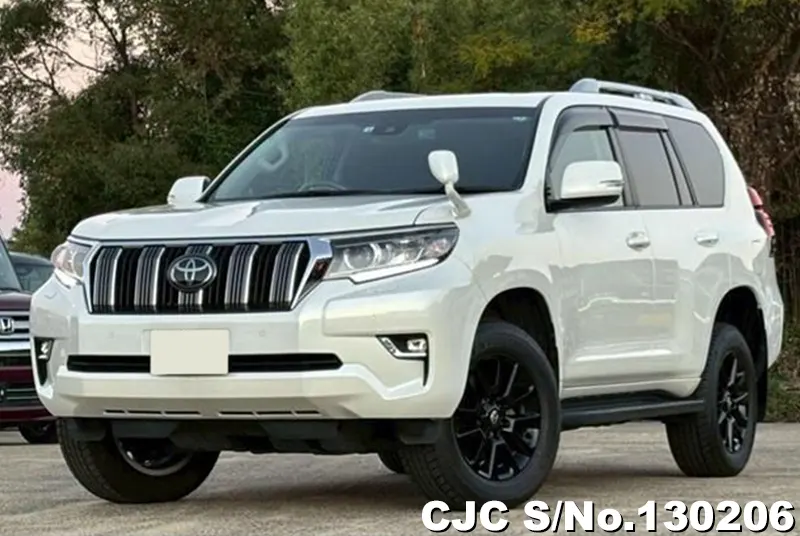 Toyota Land Cruiser Prado in White for Sale Image 3