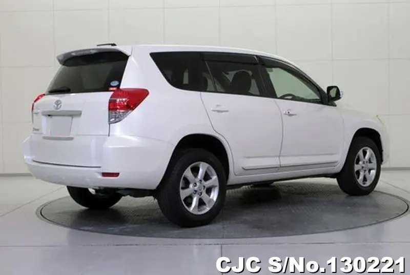 Toyota Vanguard in White for Sale Image 1
