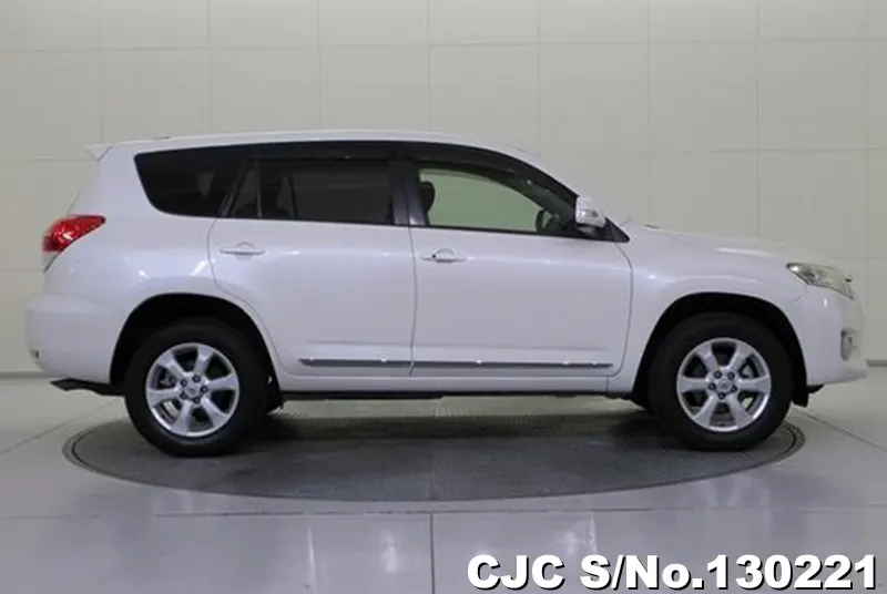 Toyota Vanguard in White for Sale Image 4