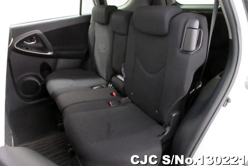 Toyota Vanguard in White for Sale Image 9