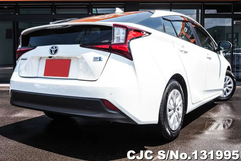 Toyota Prius in White for Sale Image 2