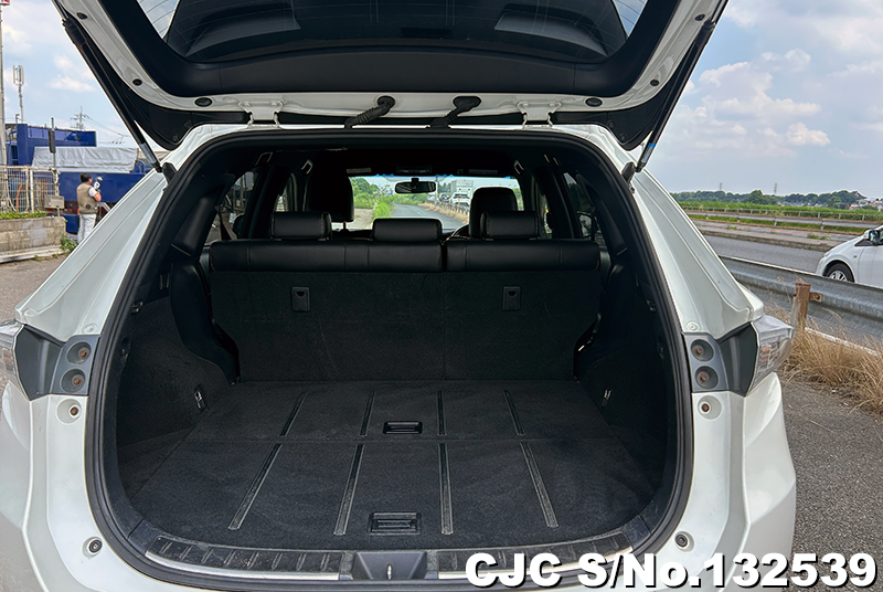 Toyota Harrier in White for Sale Image 6