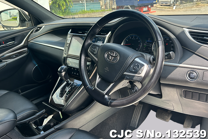 Toyota Harrier in White for Sale Image 7