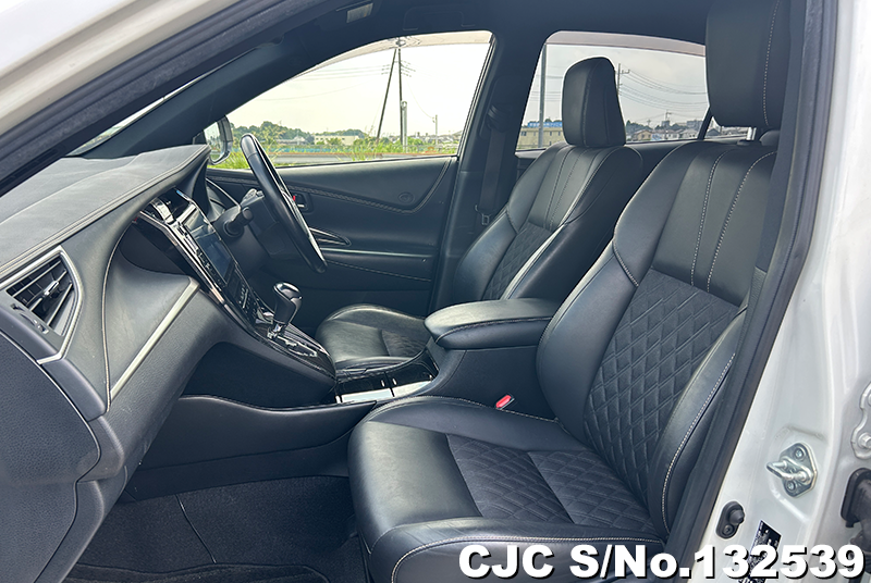 Toyota Harrier in White for Sale Image 10