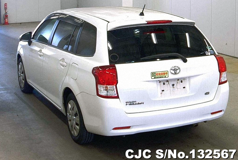 Toyota Corolla Fielder in White for Sale Image 1
