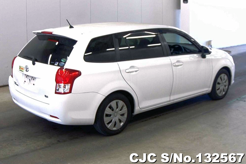 Toyota Corolla Fielder in White for Sale Image 2