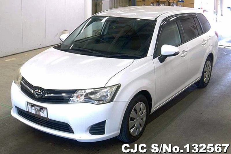 Toyota Corolla Fielder in White for Sale Image 3
