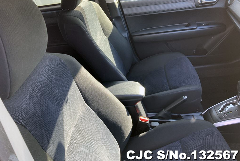 Toyota Corolla Fielder in White for Sale Image 6