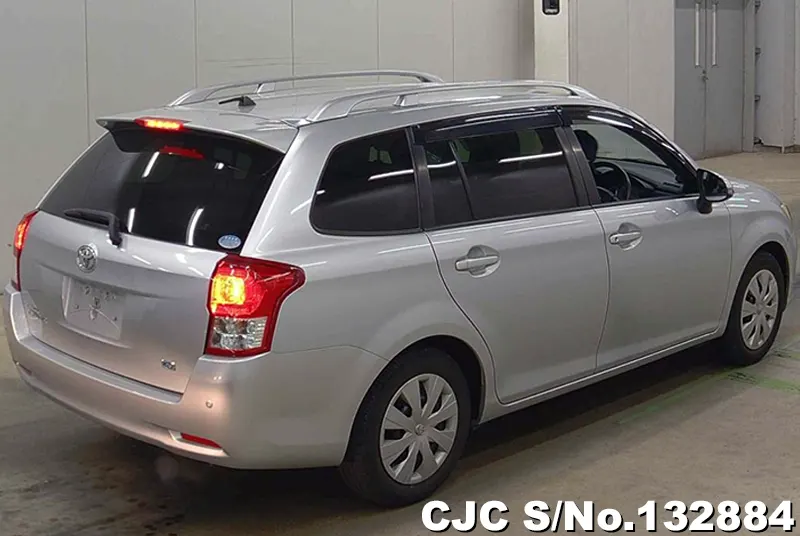 Toyota Corolla Fielder in Silver for Sale Image 2