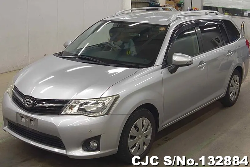 Toyota Corolla Fielder in Silver for Sale Image 3