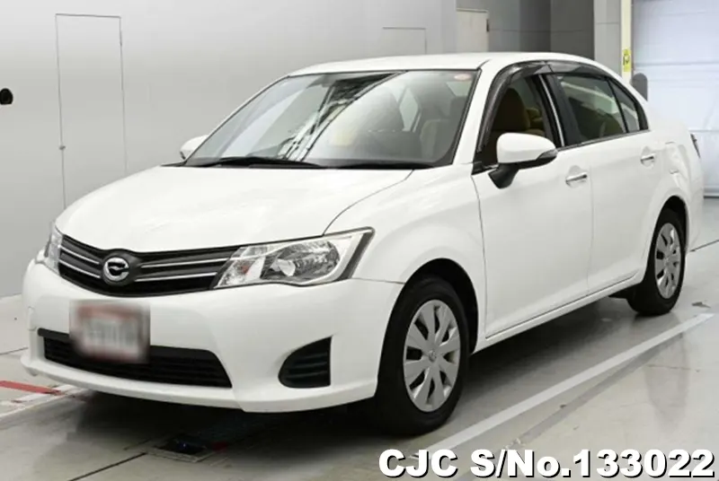 Toyota Corolla Axio in White for Sale Image 3