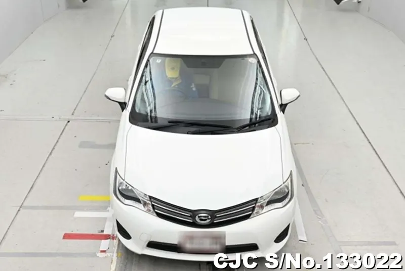 Toyota Corolla Axio in White for Sale Image 4