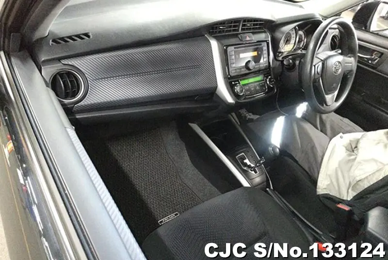 Toyota Corolla Fielder in Black for Sale Image 5