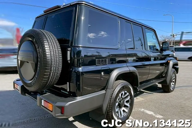 Toyota Land Cruiser in Black for Sale Image 2