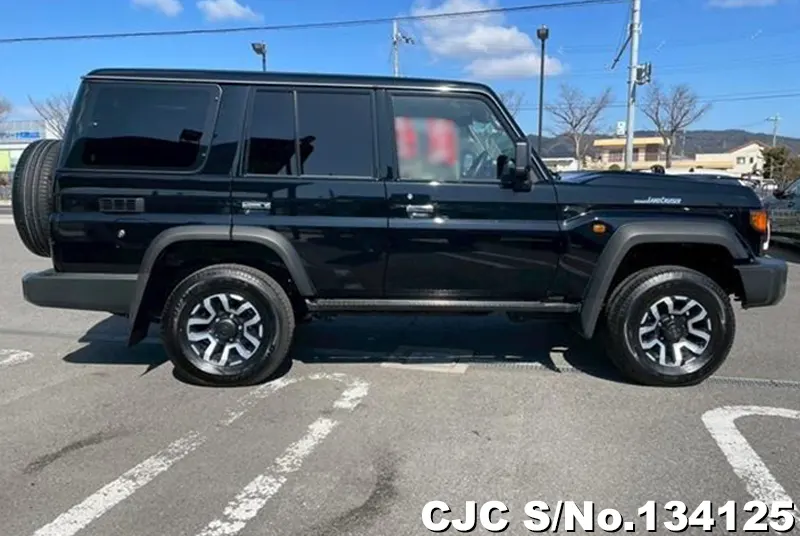 Toyota Land Cruiser in Black for Sale Image 6