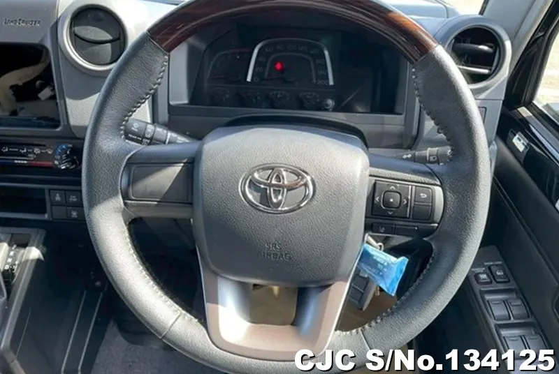 Toyota Land Cruiser in Black for Sale Image 8