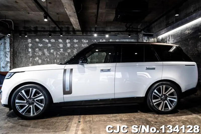 Land Rover Range Rover in White for Sale Image 5