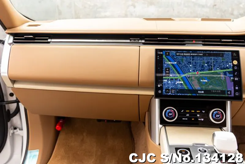 Land Rover Range Rover in White for Sale Image 8
