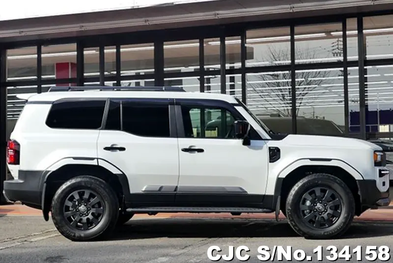 Toyota Land Cruiser 250 in Pearl for Sale Image 6