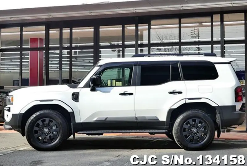 Toyota Land Cruiser 250 in Pearl for Sale Image 7