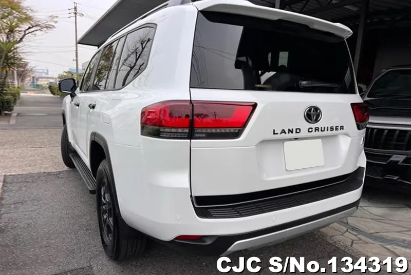 Toyota Land Cruiser in Pearl for Sale Image 1