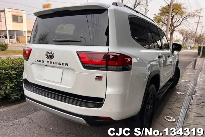 Toyota Land Cruiser in Pearl for Sale Image 2