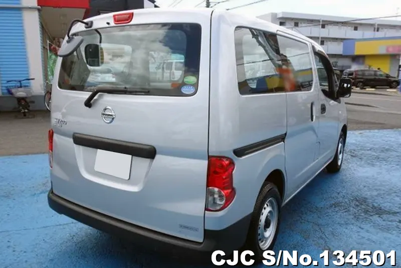 Nissan NV200 in Silver for Sale Image 2