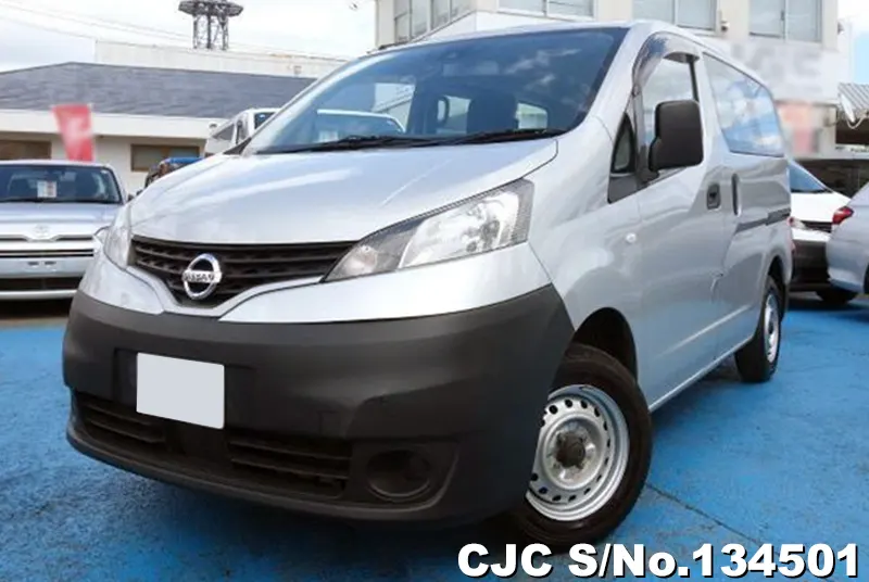 Nissan NV200 in Silver for Sale Image 3