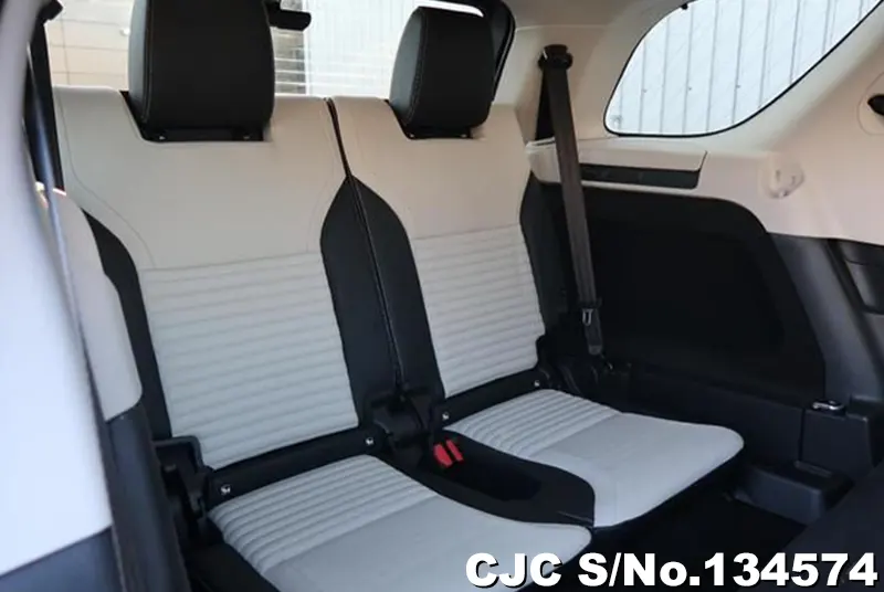 Land Rover Discovery in Black for Sale Image 2