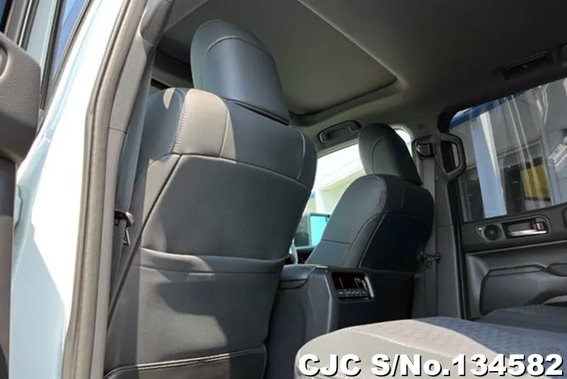 Toyota Land Cruiser 250 in Pearl for Sale Image 5
