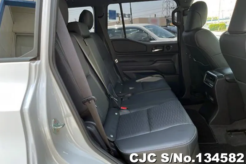 Toyota Land Cruiser 250 in Pearl for Sale Image 6