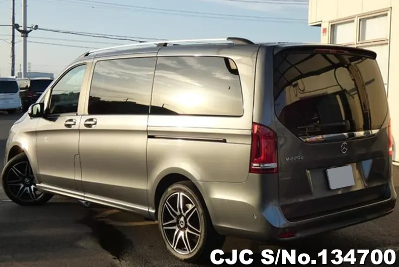Mercedes Benz V Class in Gray for Sale Image 1