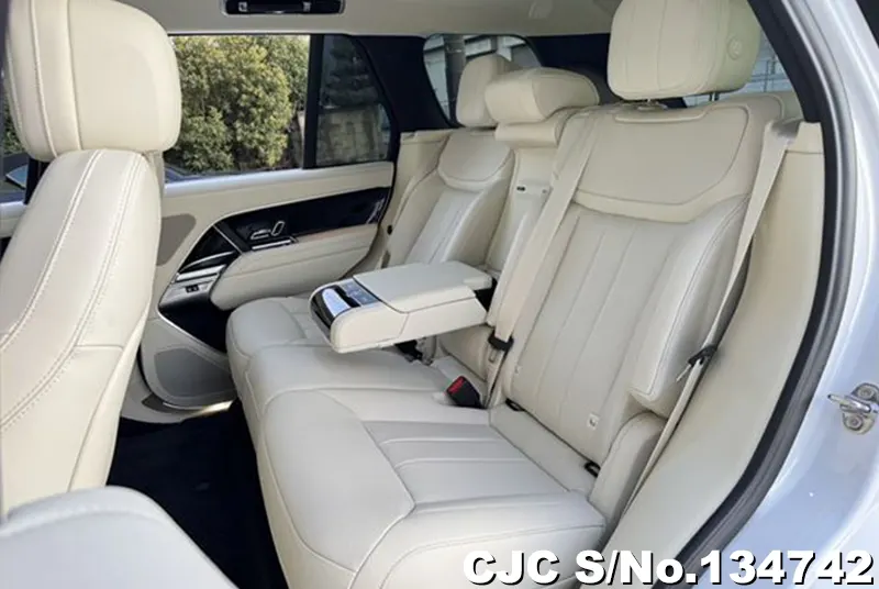 Land Rover Range Rover in White for Sale Image 12