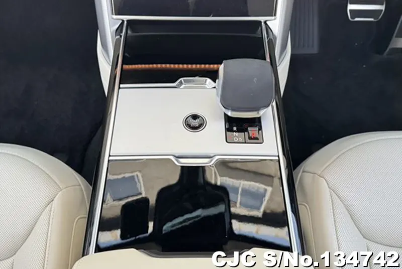 Land Rover Range Rover in White for Sale Image 15