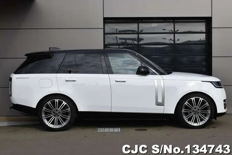 Land Rover Range Rover in White for Sale Image 4