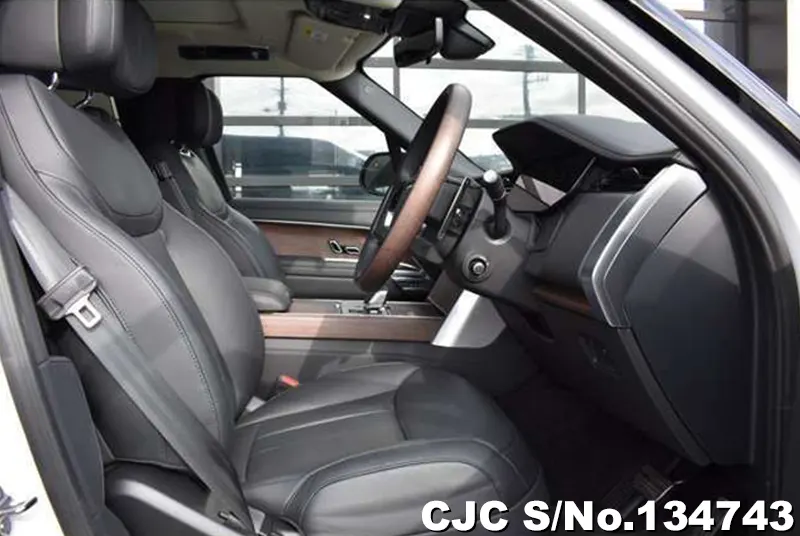 Land Rover Range Rover in White for Sale Image 7