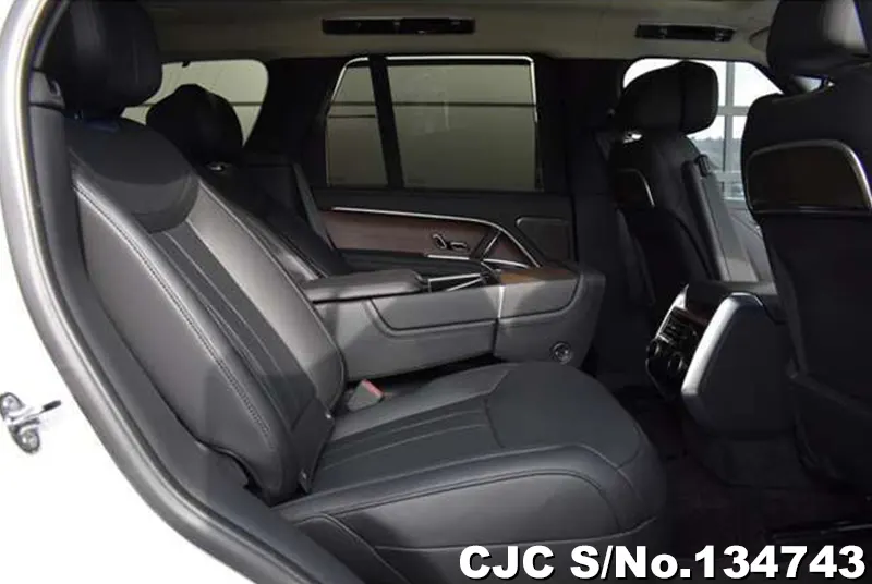 Land Rover Range Rover in White for Sale Image 9
