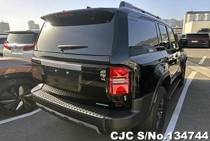 Toyota Land Cruiser 250 in Gray for Sale Image 2