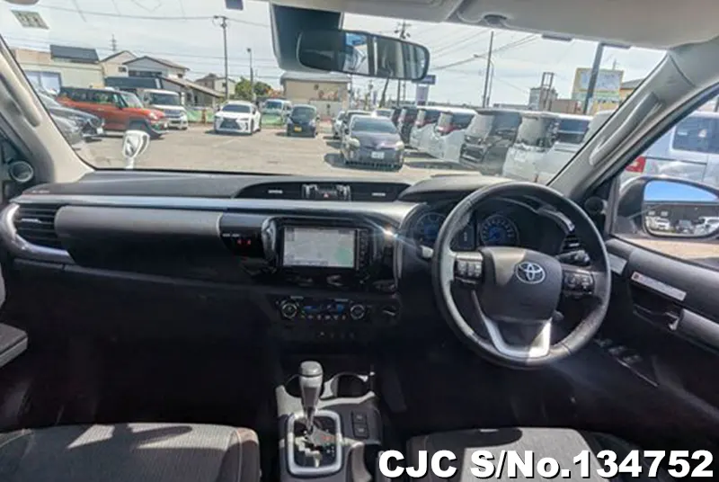 Toyota Hilux in White for Sale Image 9