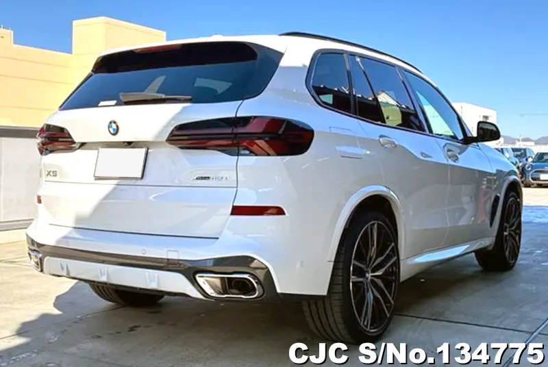 BMW X5 in White for Sale Image 1