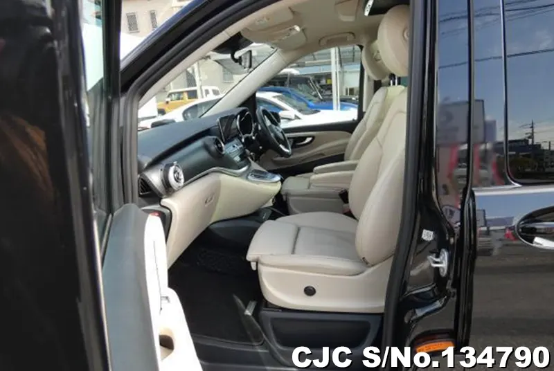 Mercedes Benz V Class in Black for Sale Image 5