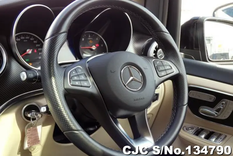 Mercedes Benz V Class in Black for Sale Image 10
