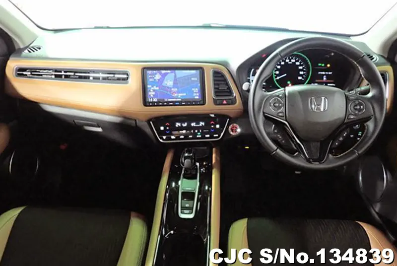 Honda Vezel in Red for Sale Image 7