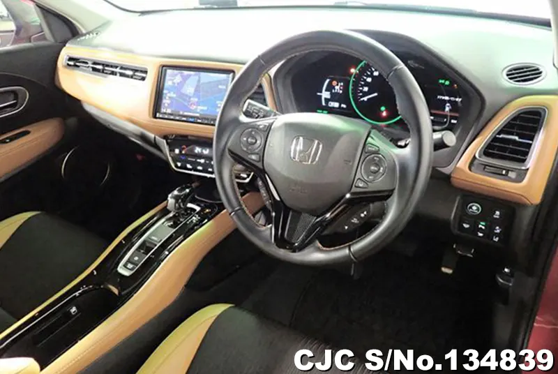 Honda Vezel in Red for Sale Image 8