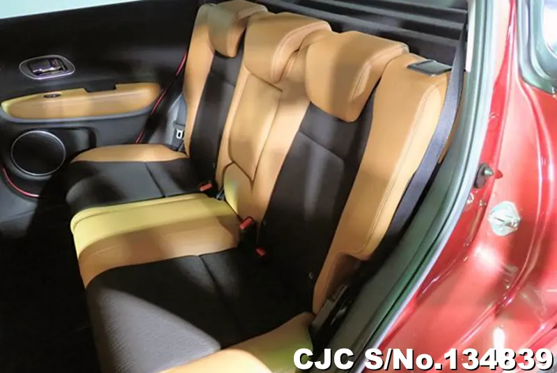 Honda Vezel in Red for Sale Image 11