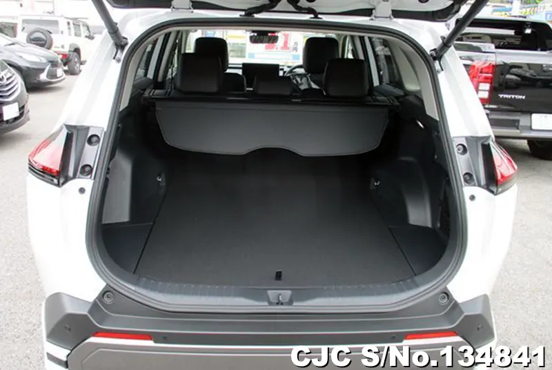 Toyota Rav4 in White for Sale Image 6